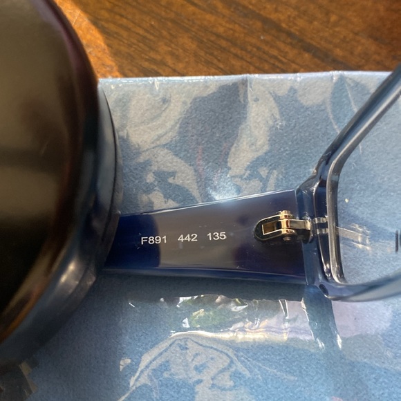 Brand new never worn eyewear - Picture 3 of 5